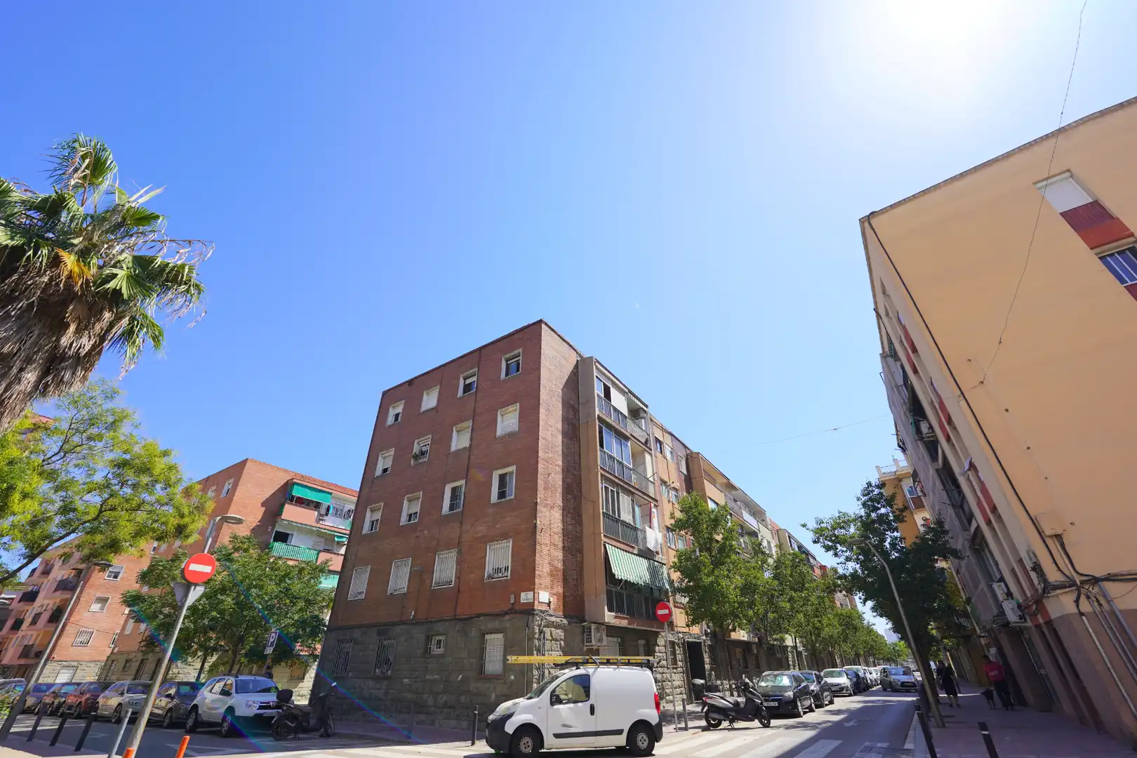 Vista exterior de Pis en venda en Barcelona amb Forn i Balcó