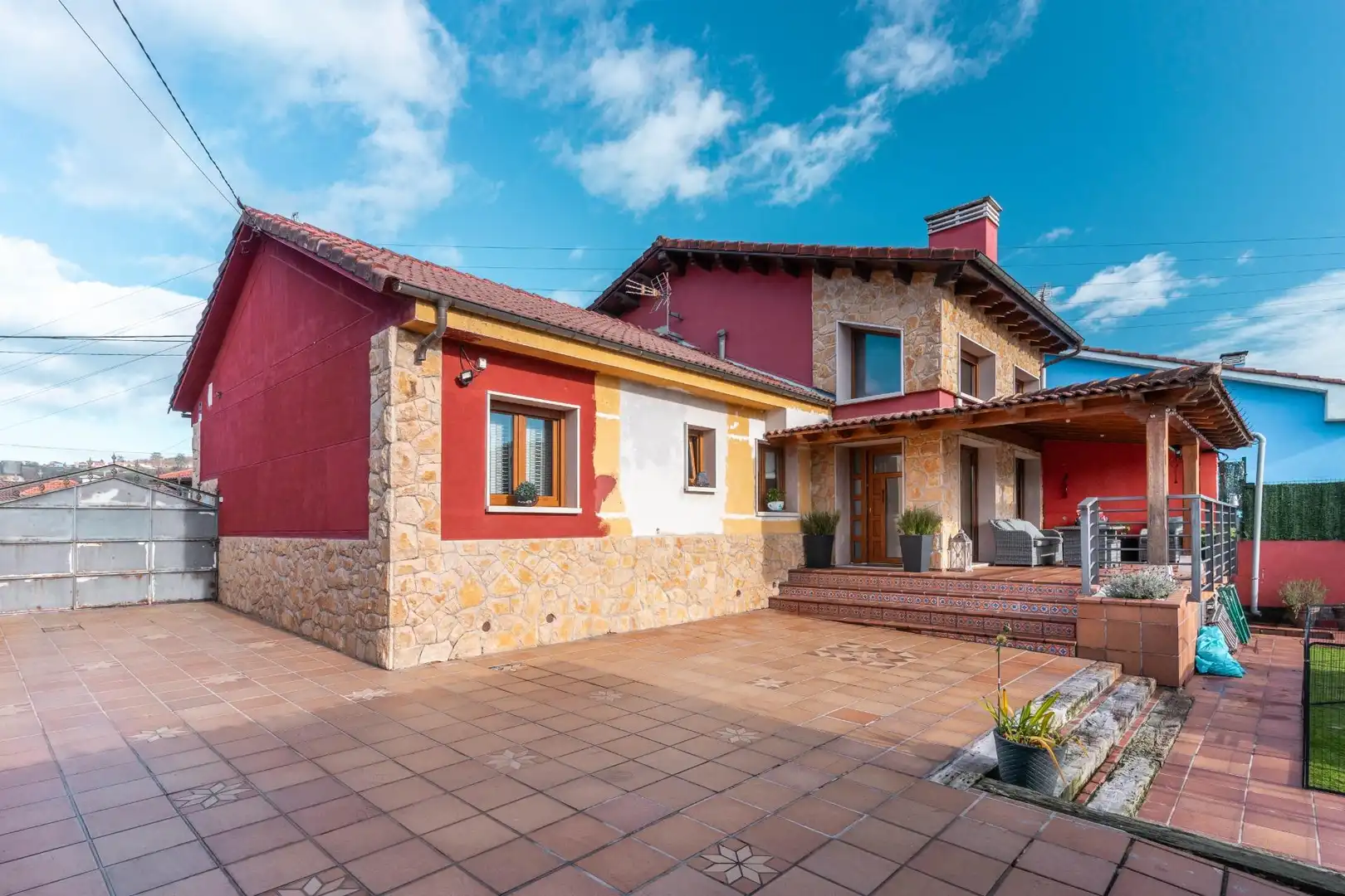 Vista exterior de Casa o xalet en venda en Langreo amb Calefacció, Jardí privat i Terrassa