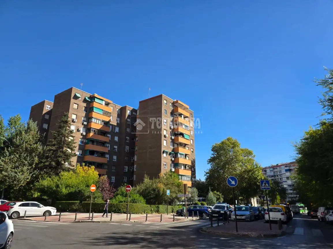 Vista exterior de Piso en venta en Alcorcón con Calefacción, Parquet y Terraza