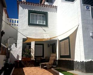Vista exterior de Dúplex en venda en Arona amb Jardí privat, Terrassa i Traster