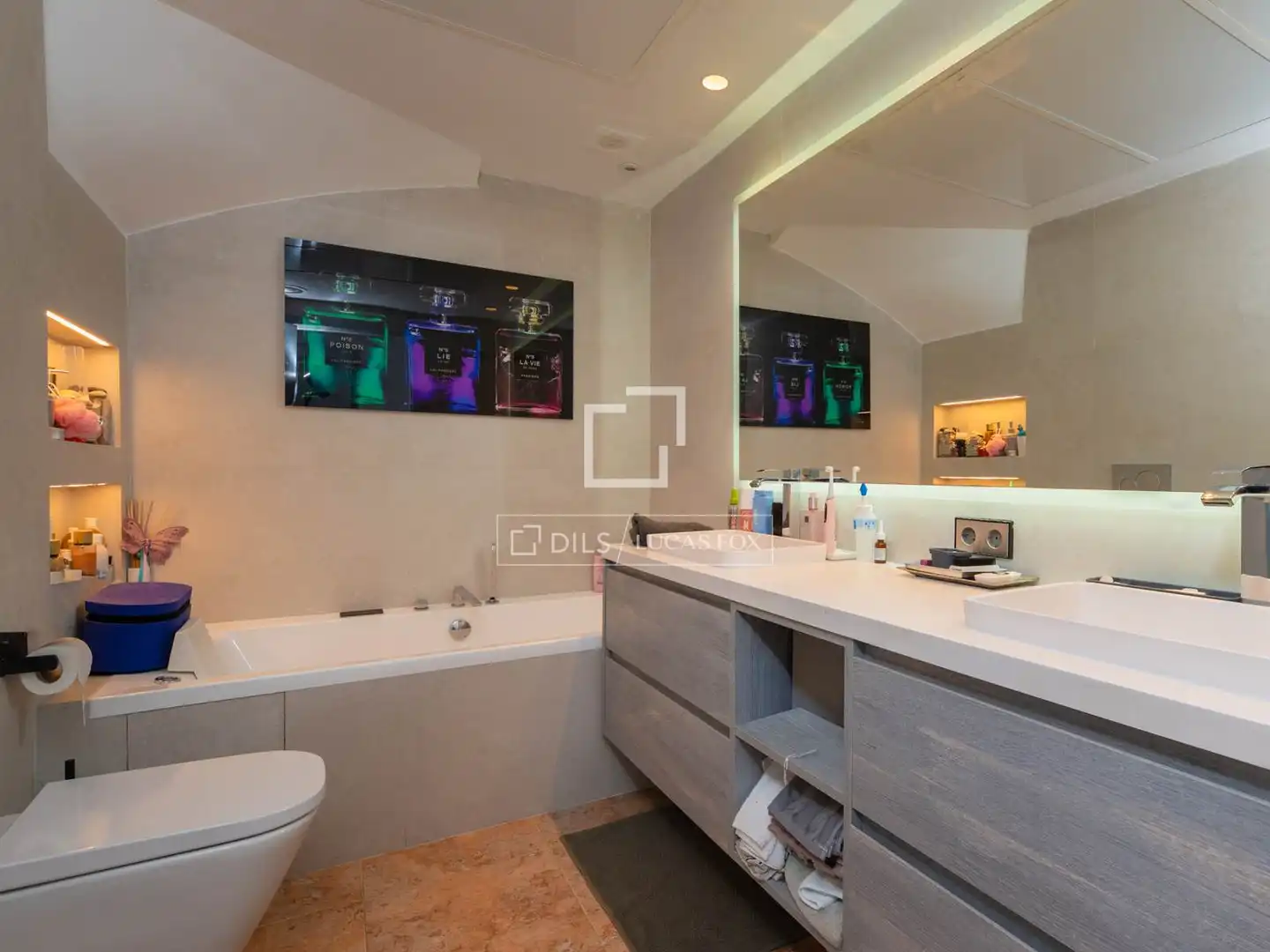 Bathroom of Flat for sale in Santa Eulària des Riu  with Air Conditioner and Furnished
