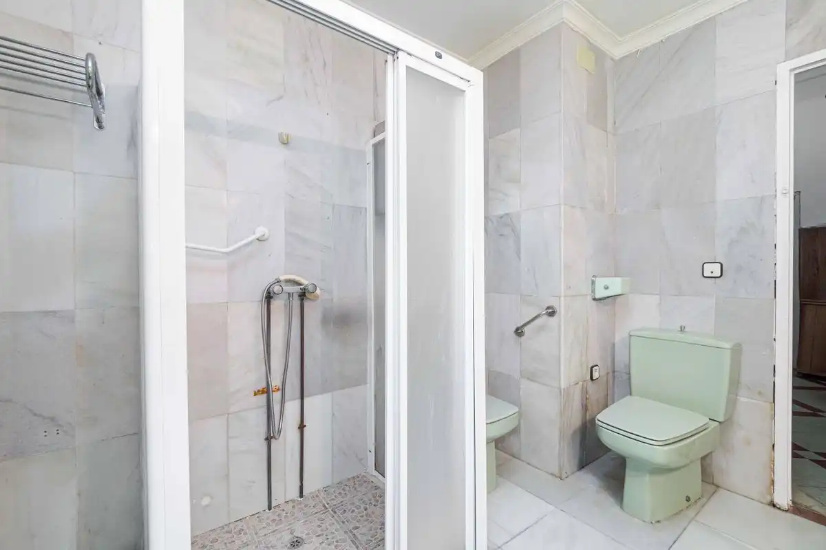 Bathroom of Houses for sale in Arahal  with Heating