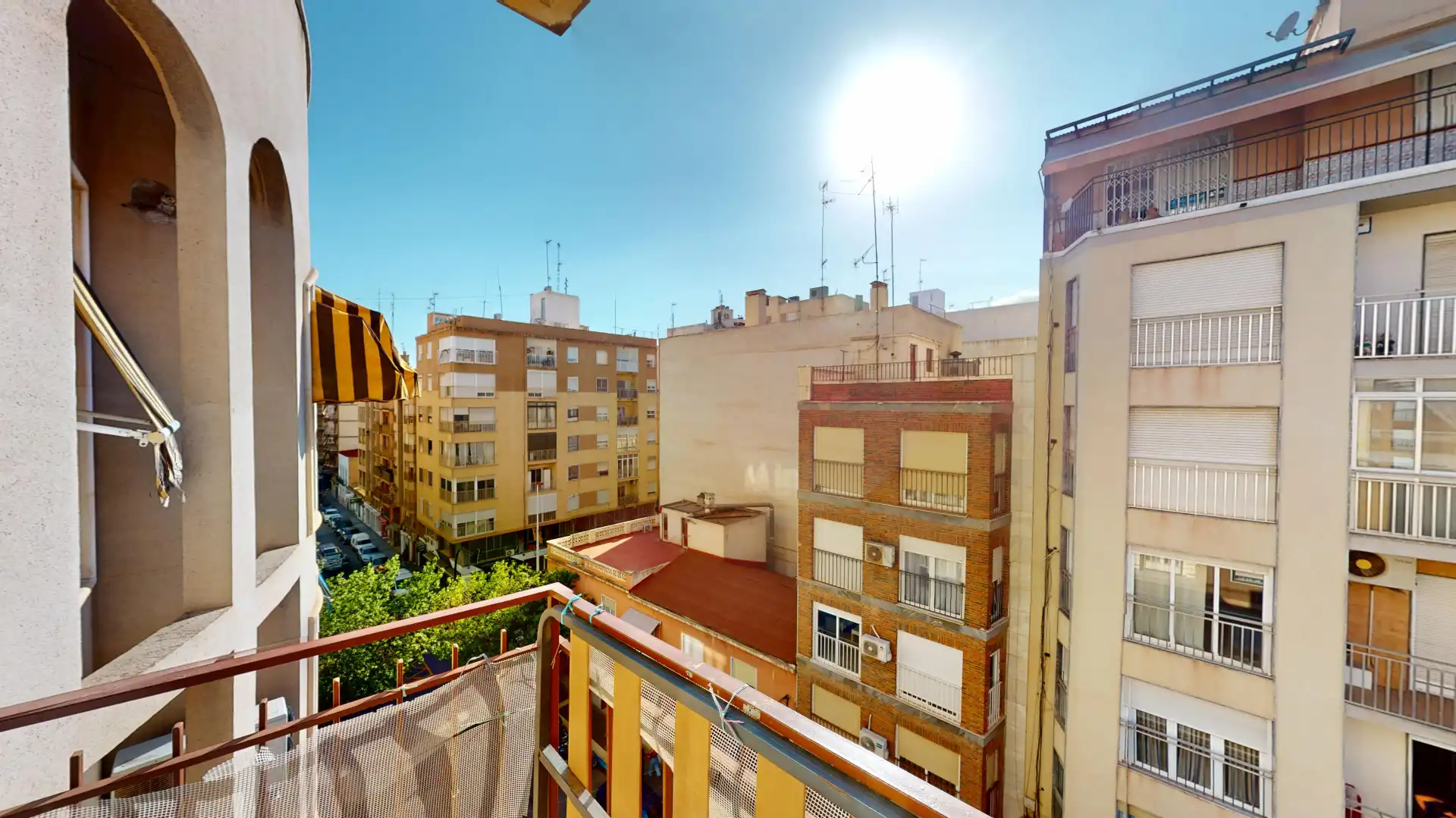 Vista exterior de Piso en venta en Elche / Elx con Amueblado y Balcón