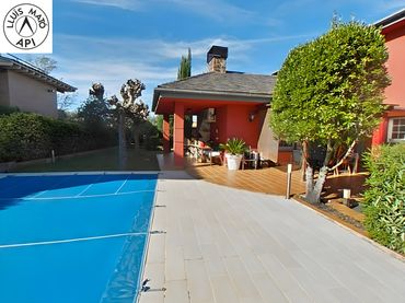 Detached house with balcony for sale in Palau