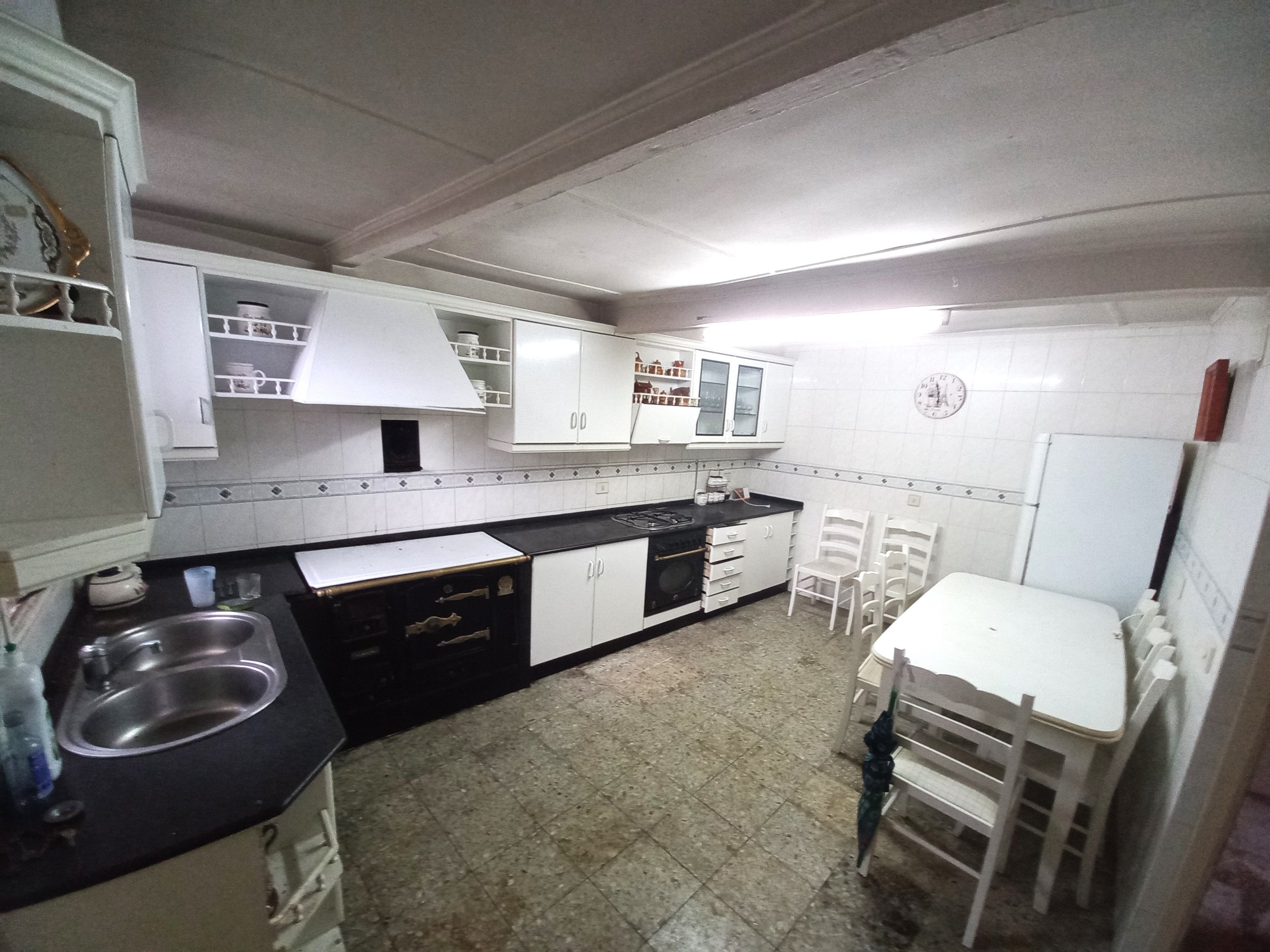 Cuina de Casa o xalet en venda en Oleiros amb Jardí privat i Moblat