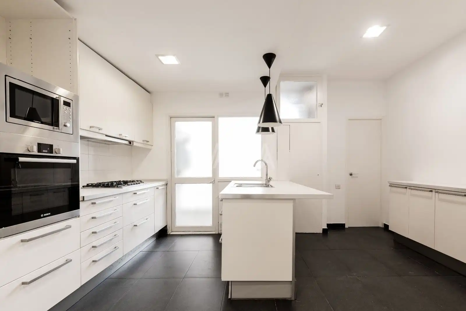 Küche von Wohnung zum Verkauf in Barcelona mit Klimaanlage, Parkett und Terrasse