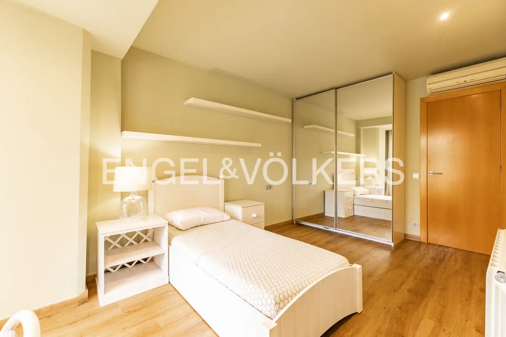 Bedroom of Flat for rent in Barcelona  with Air Conditioner, Heating and Terrace