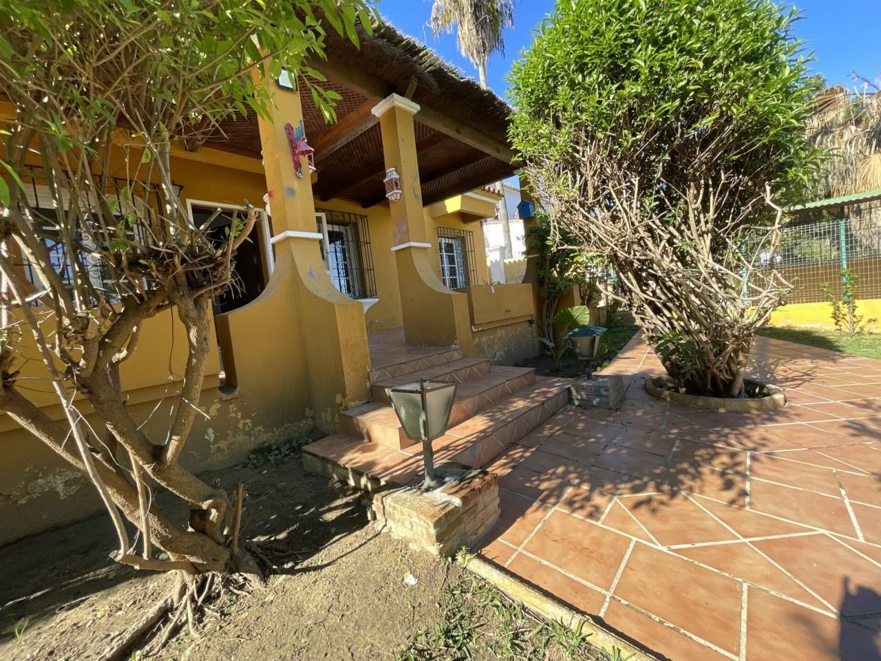 Exterior view of House or chalet for sale in Estepona  with Private garden and Terrace