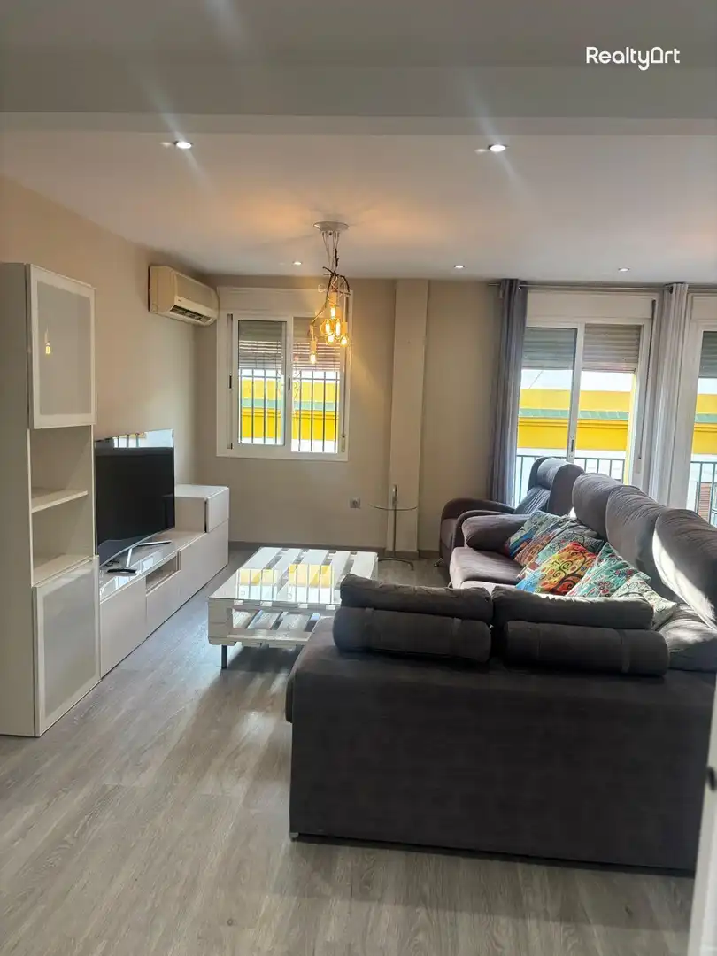 Living room of Flat for sale in Sevilla  with Air Conditioner, Heating and Terrace