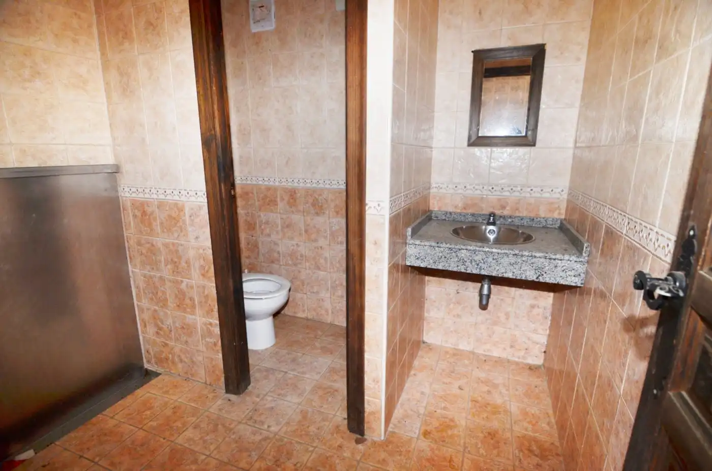 Bathroom of Commercial properties for sale in Aldeadávila de la Ribera