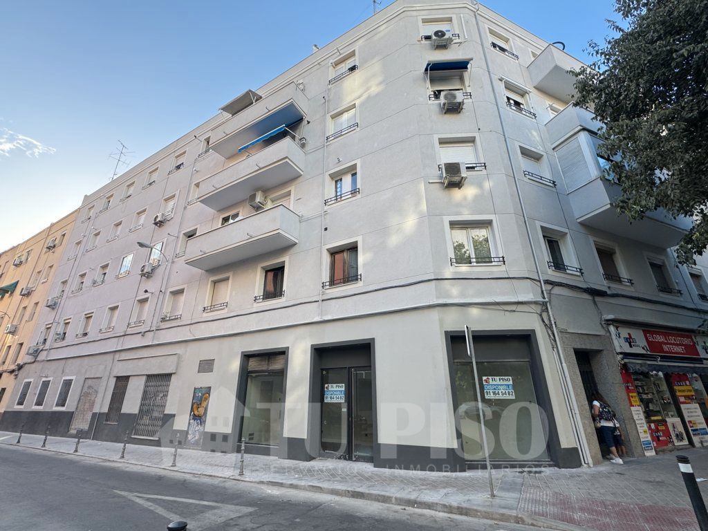 Vista exterior de Local de lloguer en  Madrid Capital amb Aire condicionat