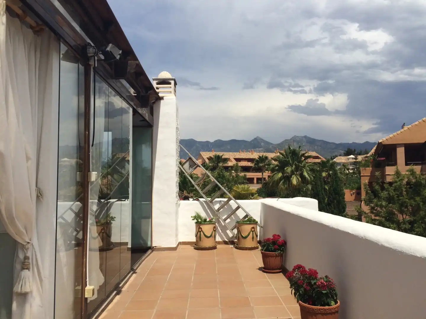 Terrasse von Dachboden zur Miete in Marbella mit Klimaanlage und Terrasse