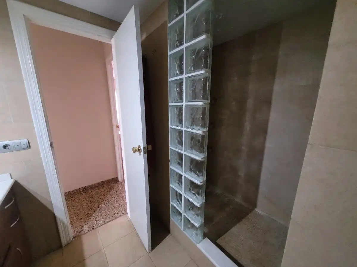 Baño de Piso en venta en Vila-real con Balcón