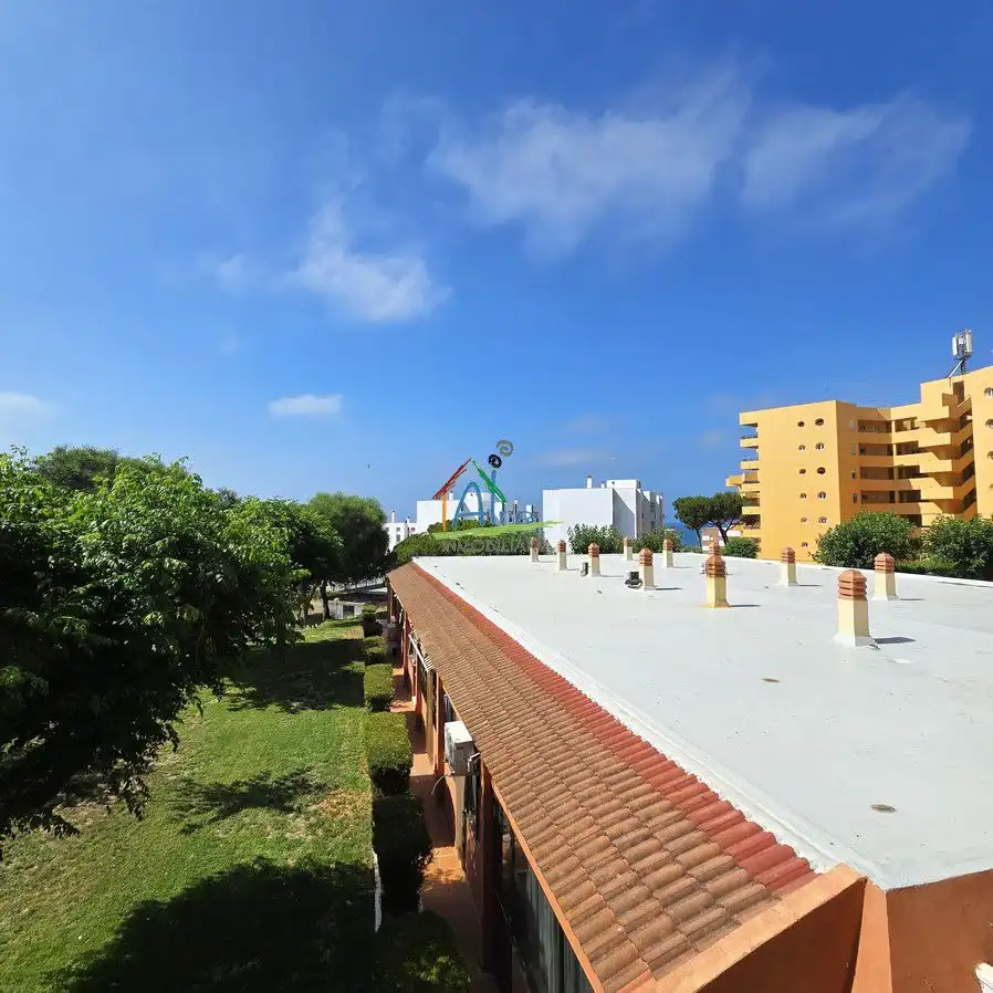 Außenansicht von Wohnung zum Verkauf in Almonte mit Klimaanlage, Terrasse und Abstellraum