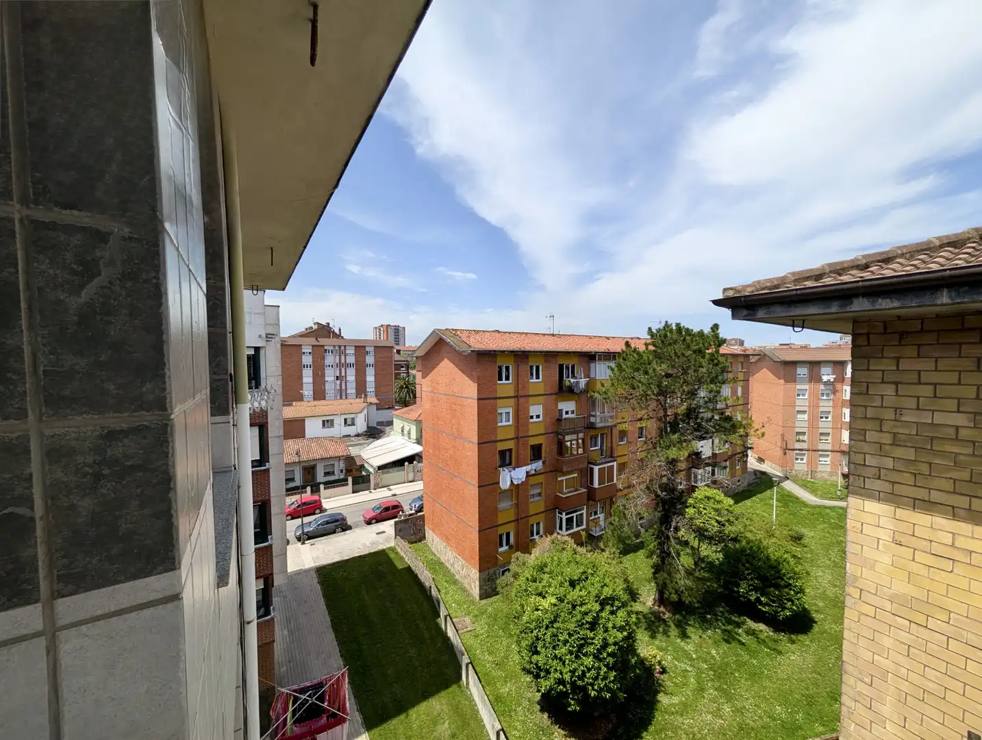 Vista exterior de Piso en venta en Gijón  con Trastero