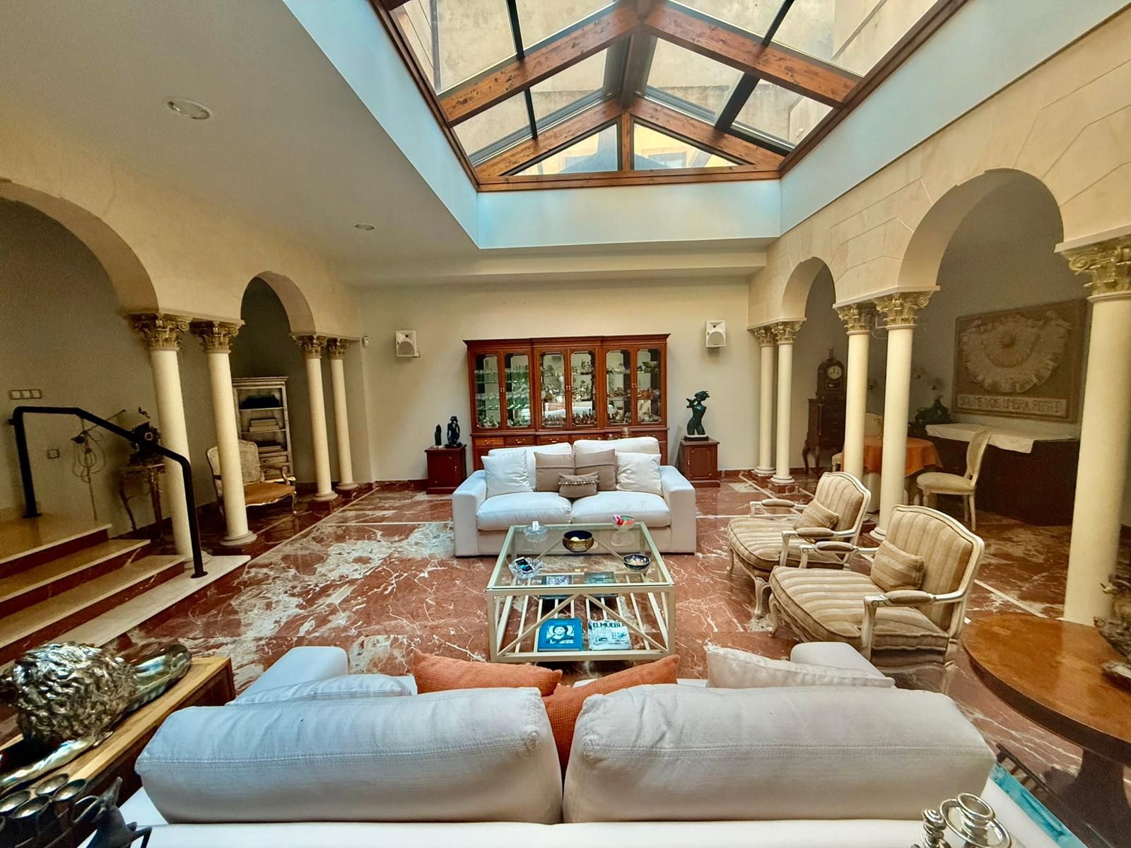 Sala de estar de Edificio en venta en León Capital  con Alarma