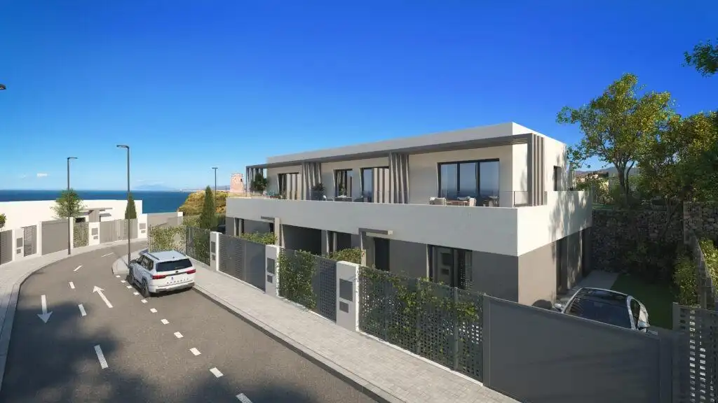 Vista exterior de Casa o xalet en venda en Vélez-Málaga amb Calefacció, Terrassa i Piscina comunitària