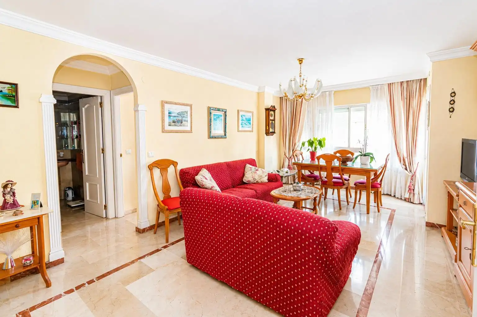 Sala d'estar de Apartament en venda en Estepona amb Terrassa