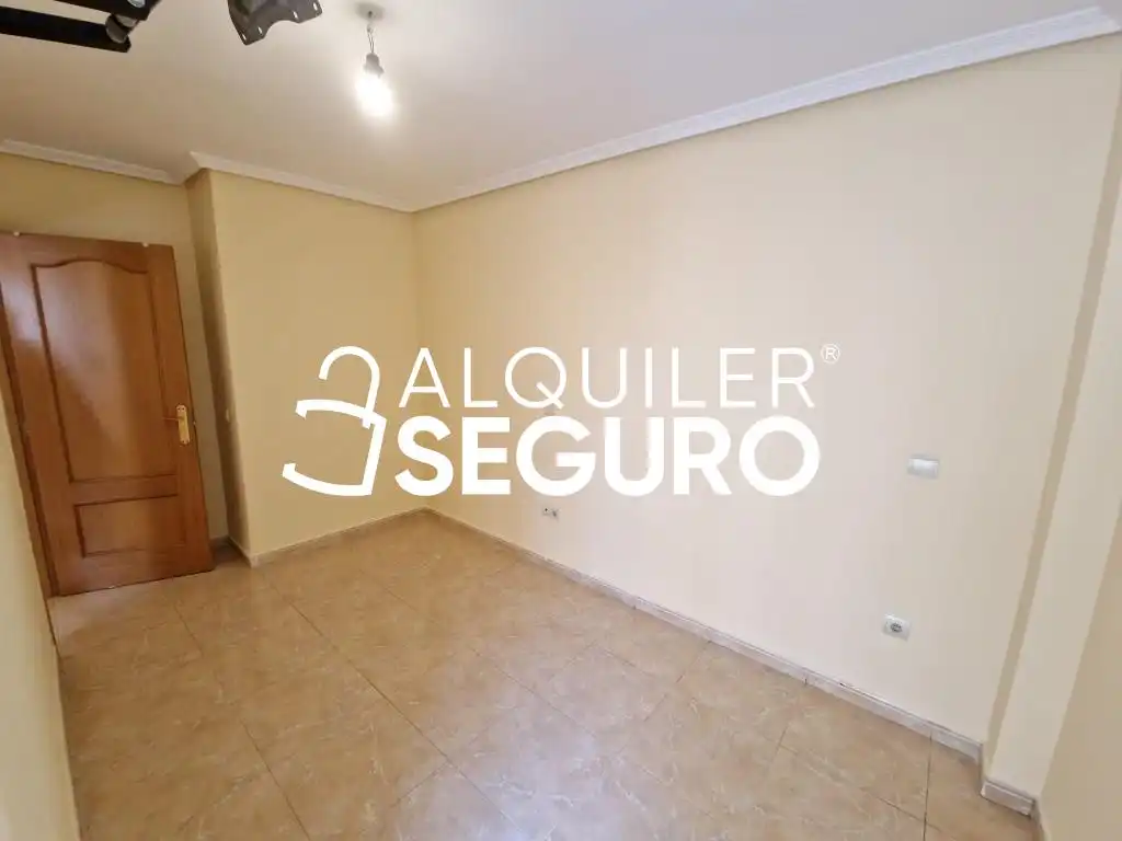 Flat for rent in Móstoles  with Heating and Storage room