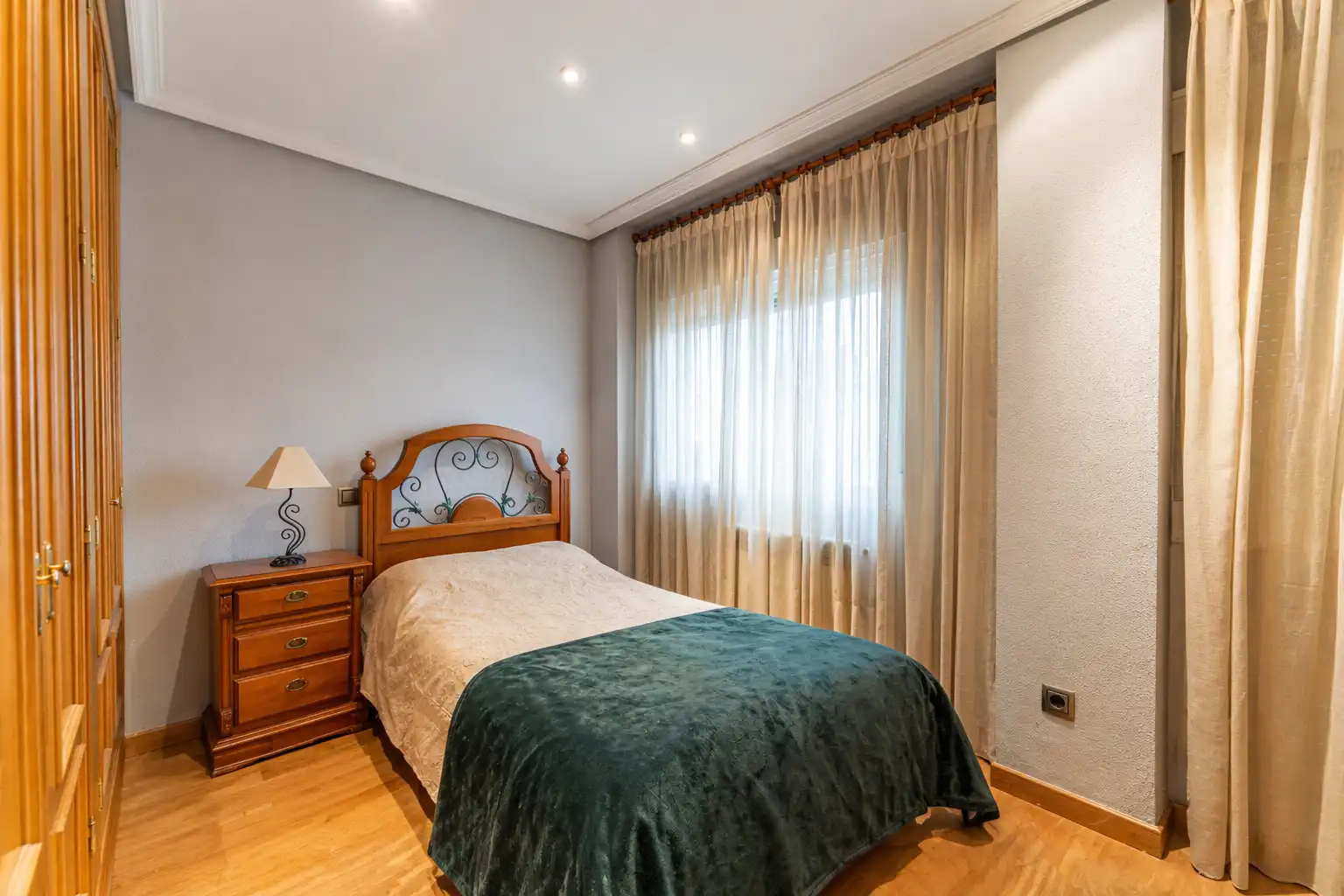 Dormitori de Casa o xalet en venda en Serranillos del Valle amb Aire condicionat, Calefacció i Jardí privat