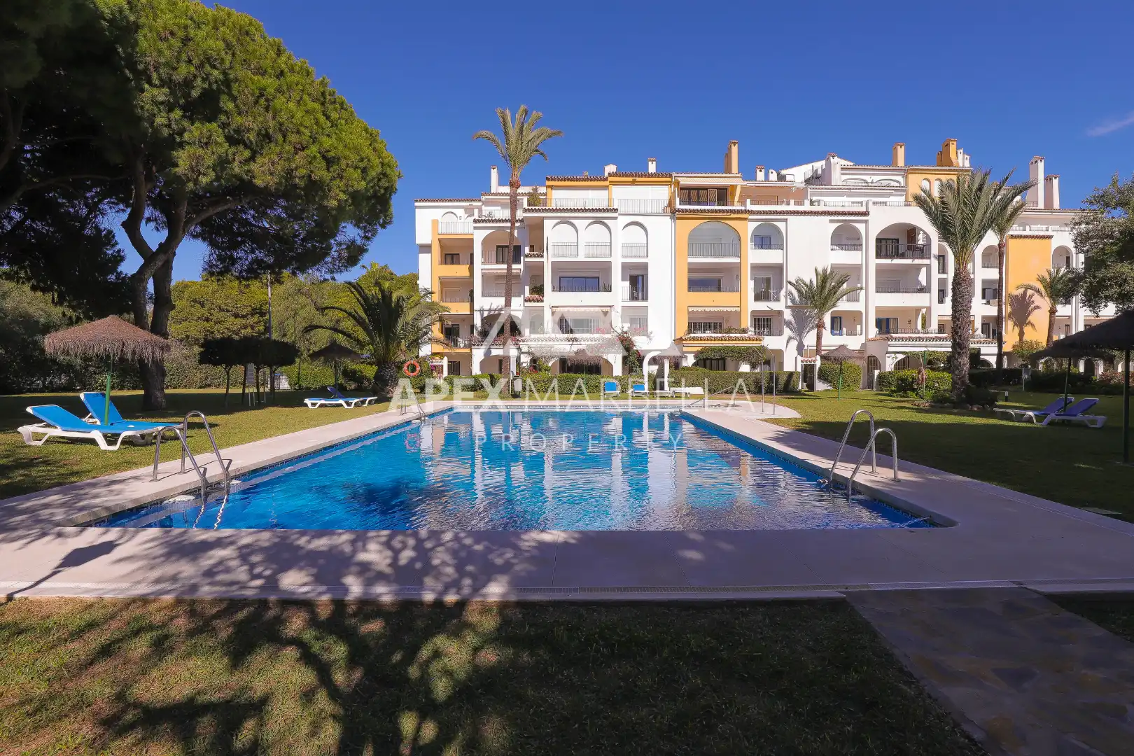 Außenansicht von Wohnung zum Verkauf in Marbella mit Klimaanlage, Terrasse und Möbliert