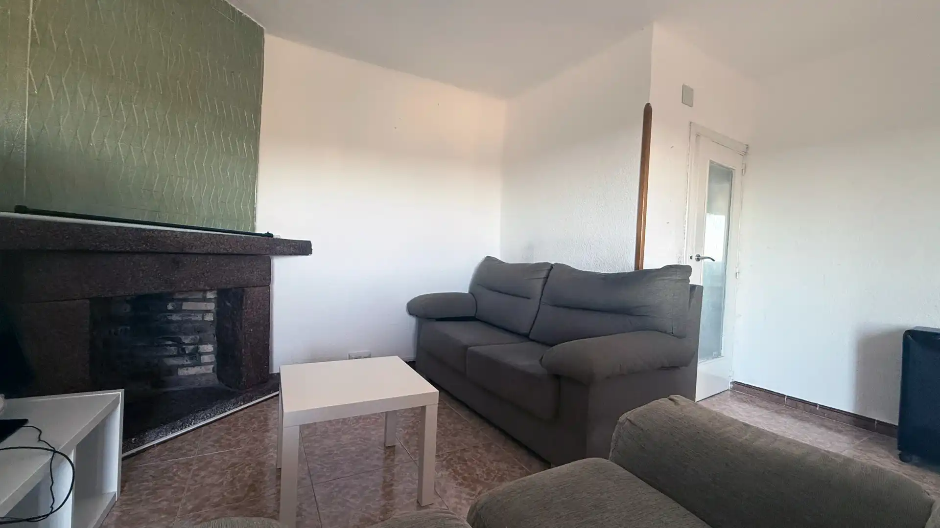 Sala de estar de Piso en venta en Aldea del Fresno con Aire acondicionado, Terraza y Amueblado