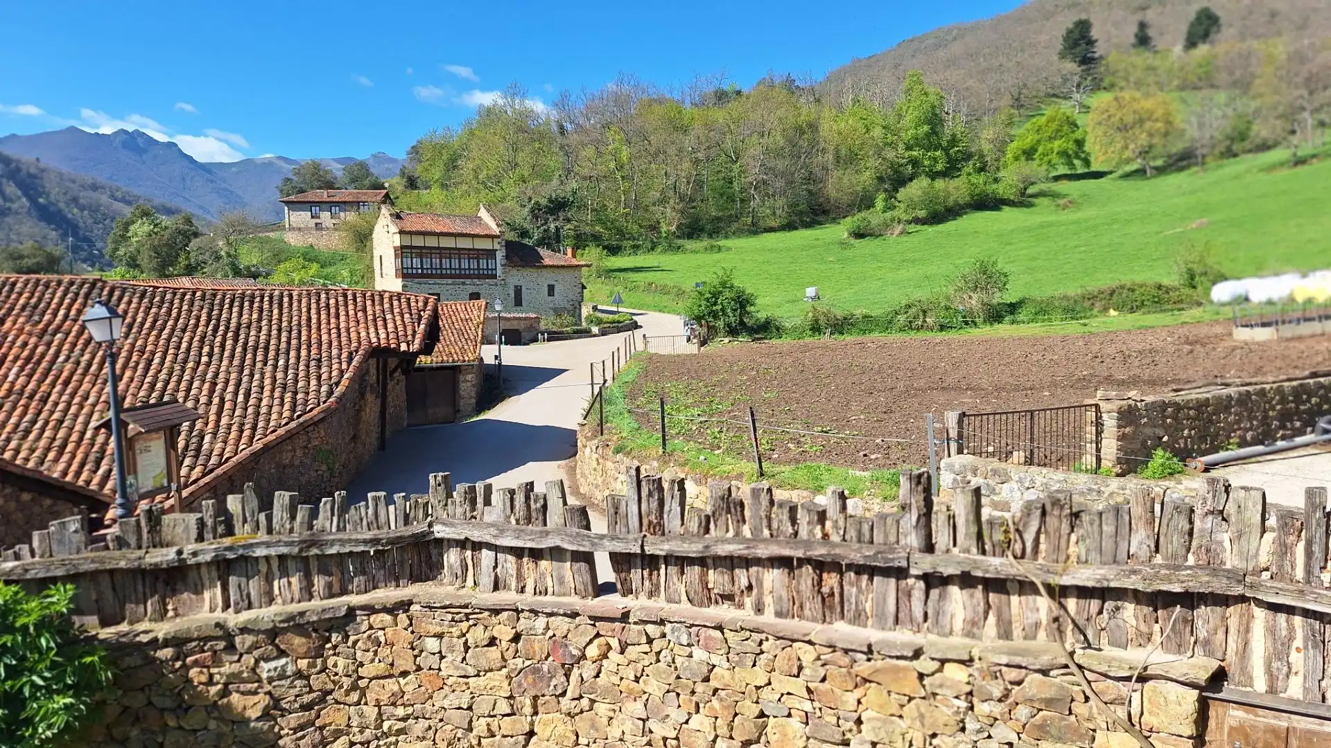 Exterior view of Houses for sale in Camaleño  with Heating, Private garden and Terrace