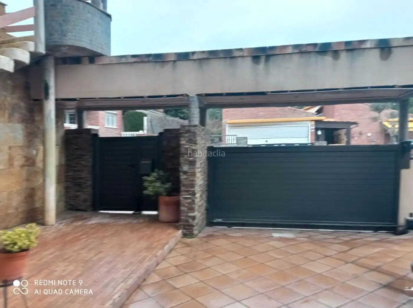 Vista exterior de Casa o xalet en venda en Viladecavalls amb Aire condicionat, Traster i Piscina