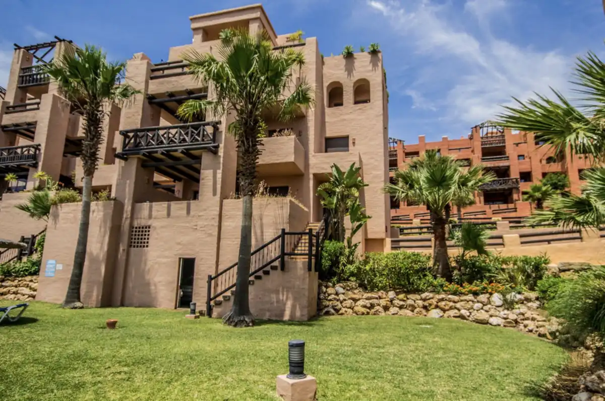 Vista exterior de Planta baja en venta en Manilva con Aire acondicionado, Terraza y Trastero