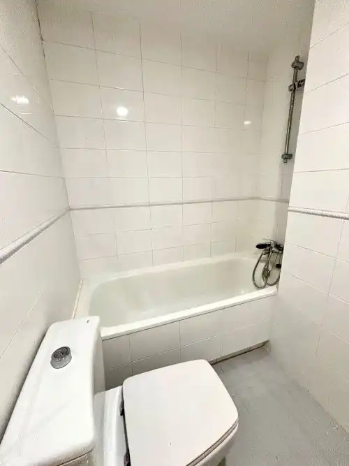 Badezimmer von Wohnung zur Miete in Madrid mit Heizung, Parkett und Terrasse