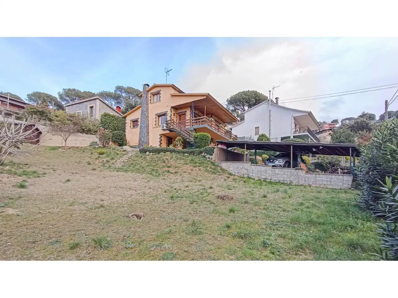 Vista exterior de Casa o xalet en venda en Llinars del Vallès amb Aire condicionat, Calefacció i Jardí privat