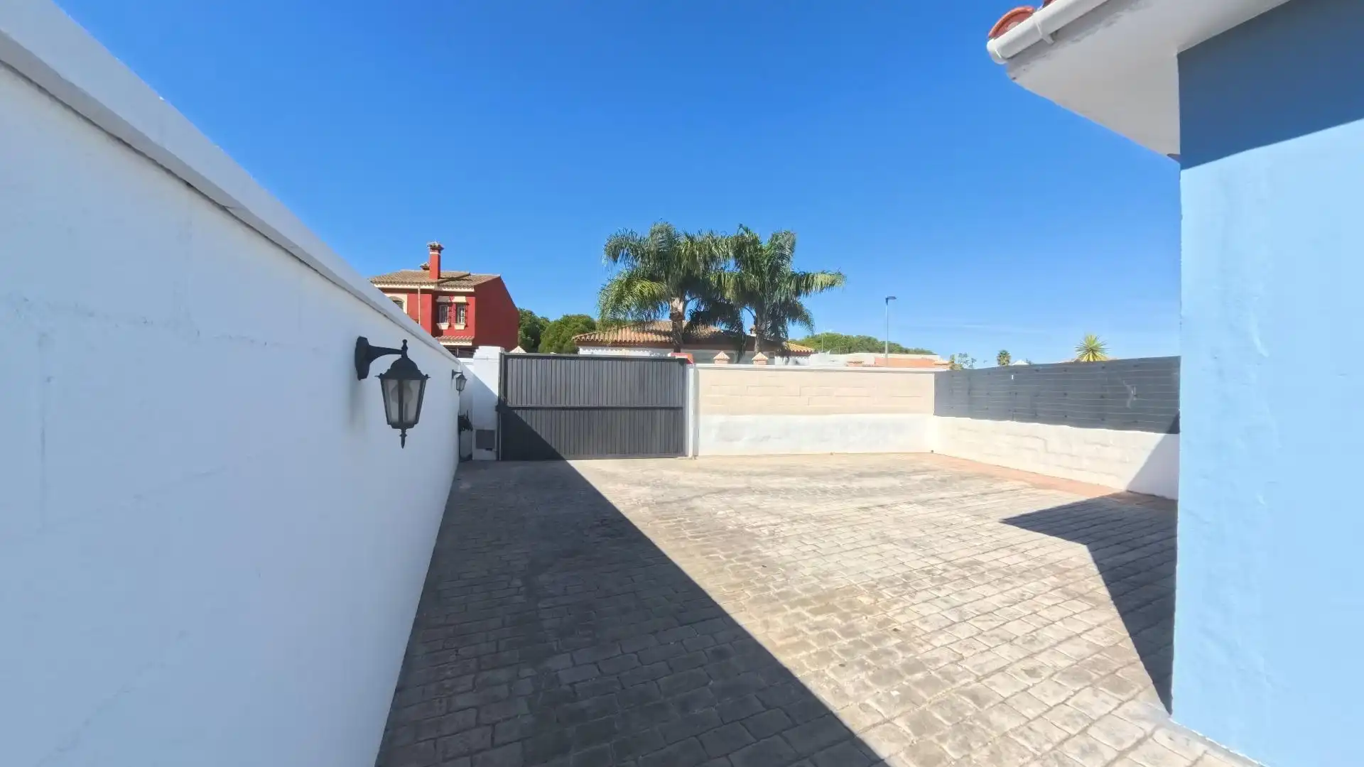 Vista exterior de Casa o xalet en venda en El Puerto de Santa María amb Aire condicionat, Jardí privat i Traster