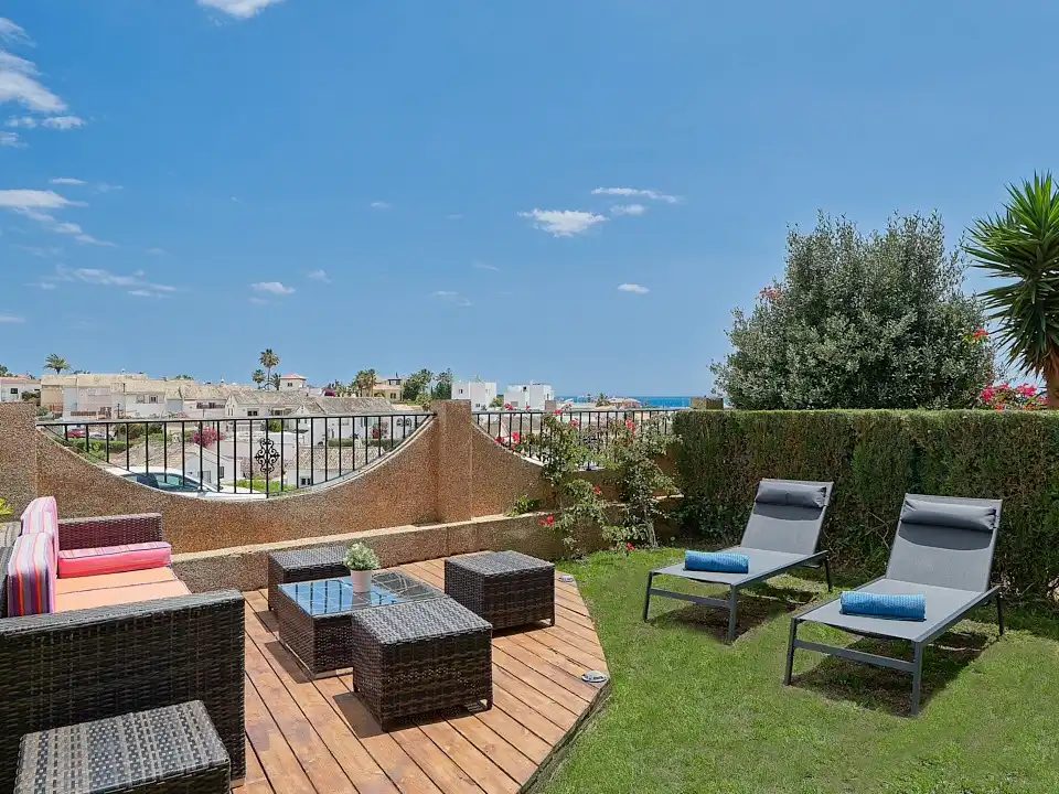 Habitatge amb piscina en venda a Calle Vélez Málaga del faro 280