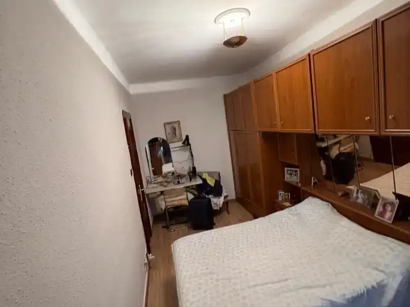 Dormitori de Pis en venda en L'Hospitalet de Llobregat amb Aire condicionat i Balcó