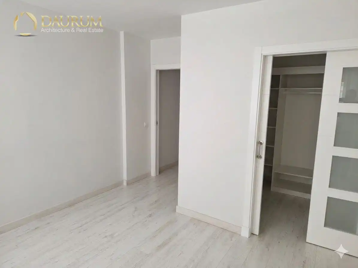 Bedroom of Flat for sale in Sevilla  with Air Conditioner, Heating and Terrace
