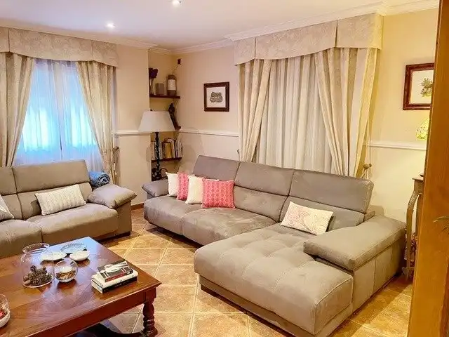 Sala d'estar de Casa o xalet en venda en Benicasim / Benicàssim amb Aire condicionat, Jardí privat i Terrassa