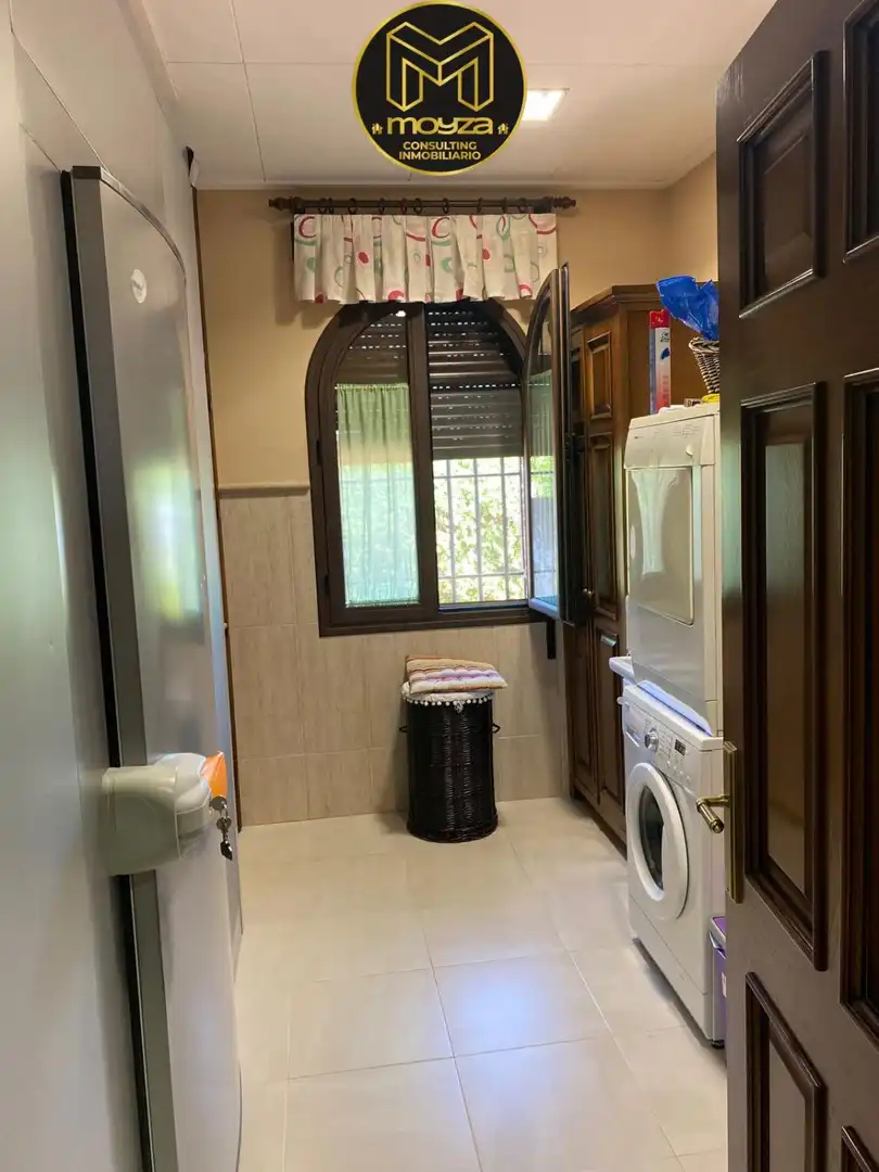 Bany de Casa o xalet en venda en Linares amb Aire condicionat, Calefacció i Terrassa