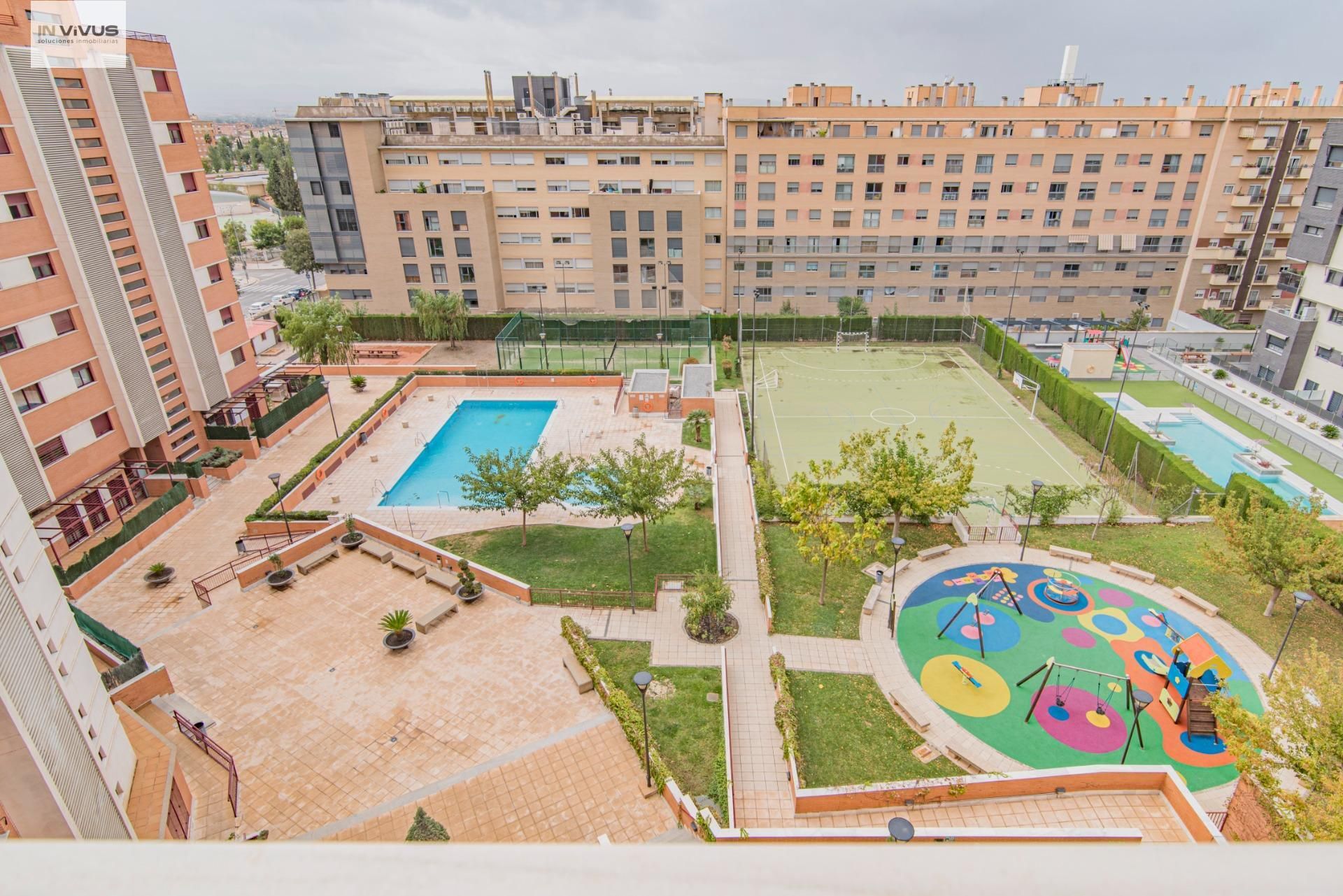 Piscina de Pis de lloguer en  Granada Capital amb Aire condicionat, Calefacció i Jardí privat