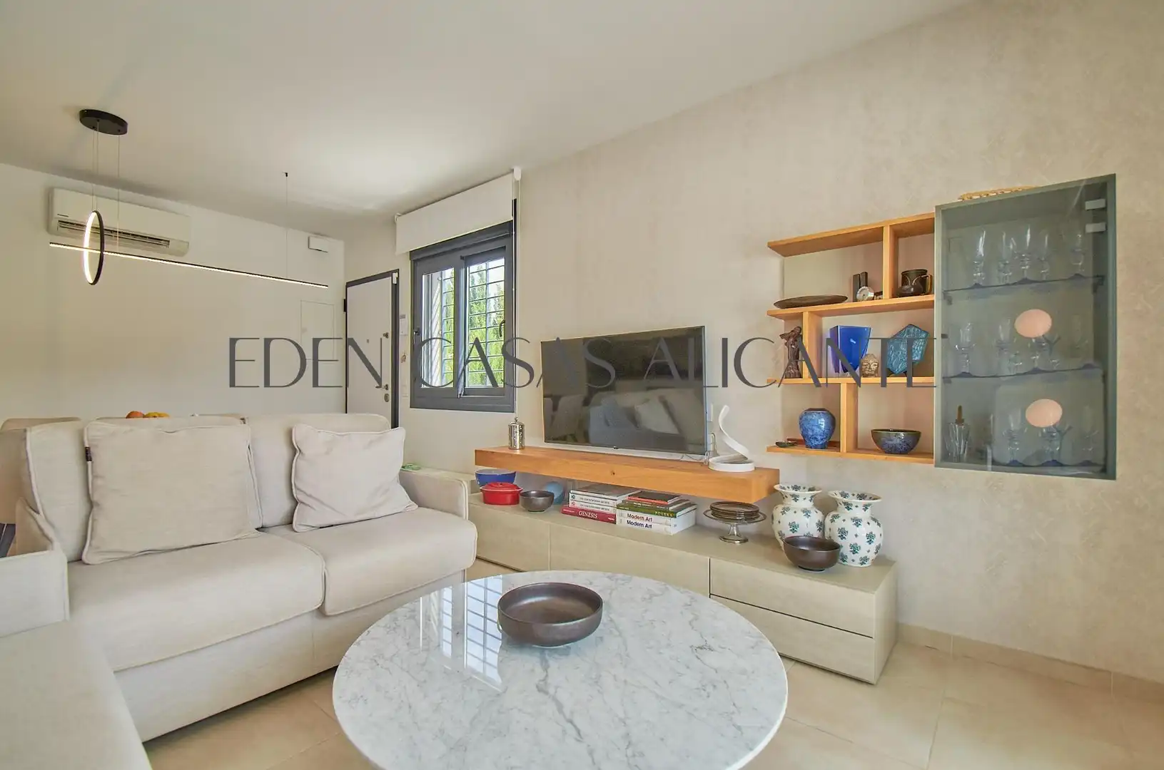 Sala de estar de Casa adosada en venta en Busot con Aire acondicionado, Calefacción y Jardín privado