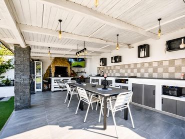 Detached house with pool for sale in Los Franceses – La Vega