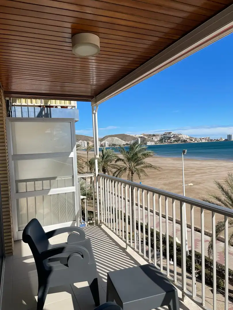 Habitación de Apartamento de alquiler en Cullera con Parquet, Terraza y Amueblado