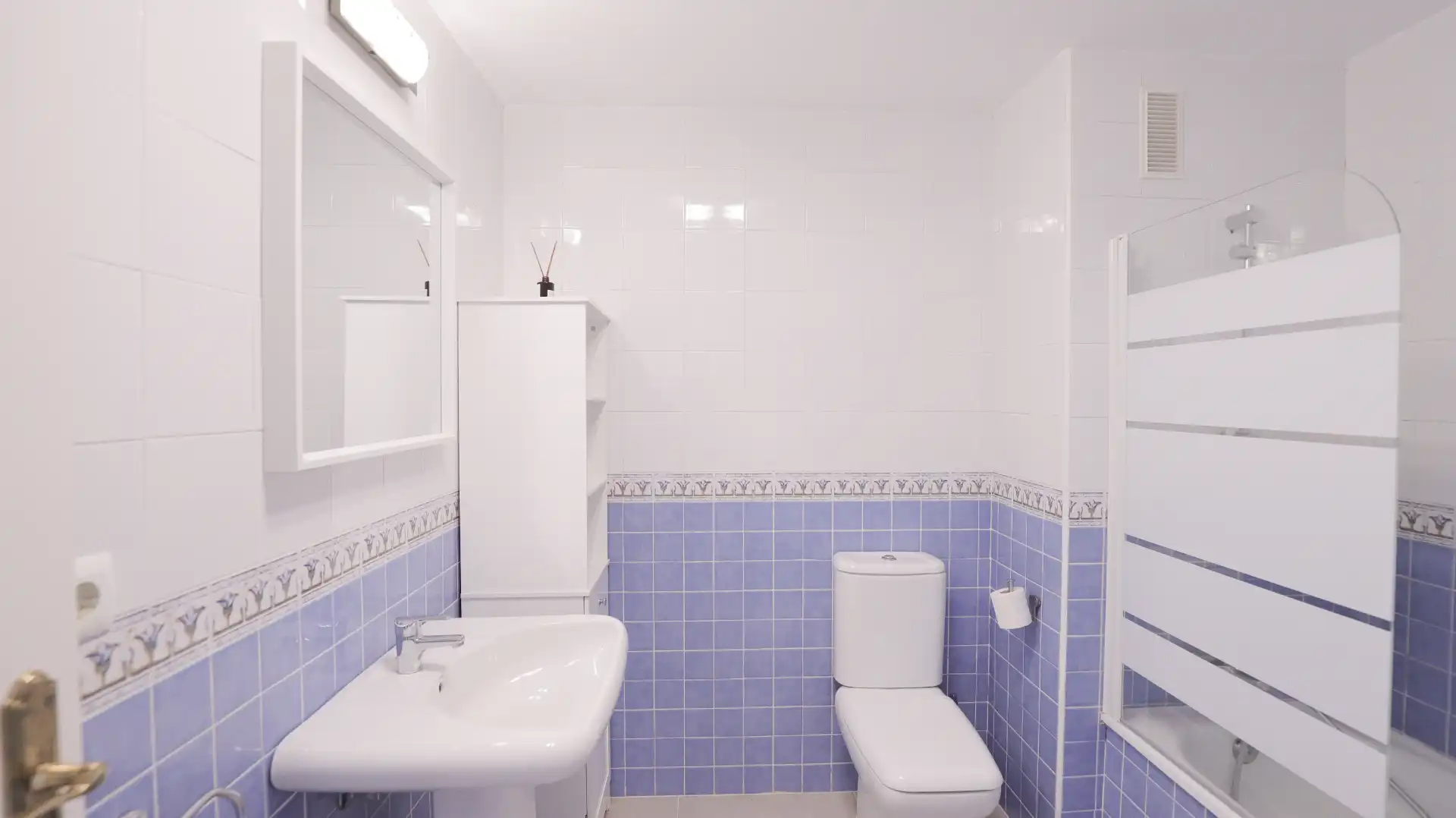 Bany de Apartament en venda en Marbella amb Aire condicionat, Calefacció i Terrassa