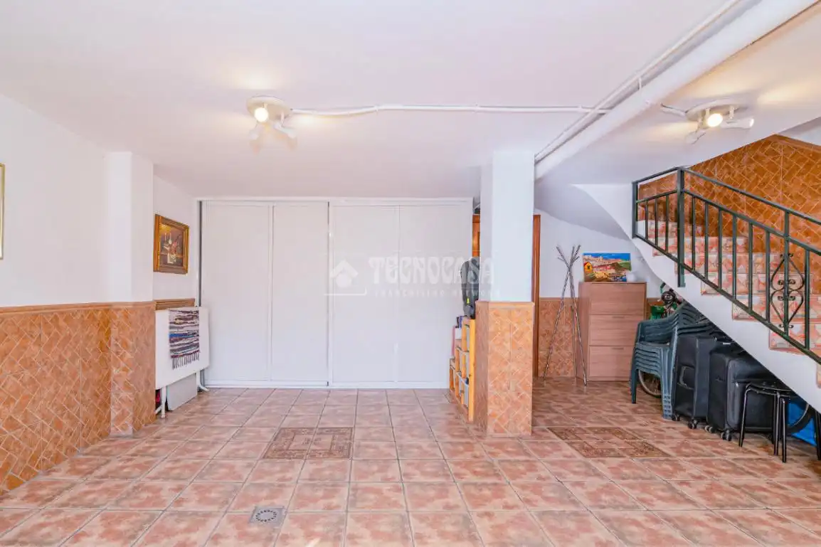 Casa adosada en venda a Poniente
