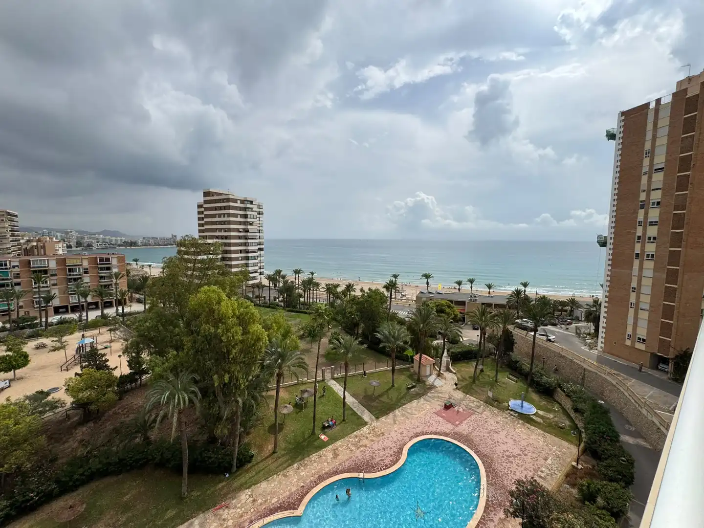 Dormitori de Apartament de lloguer en El Campello amb Aire condicionat, Calefacció i Moblat