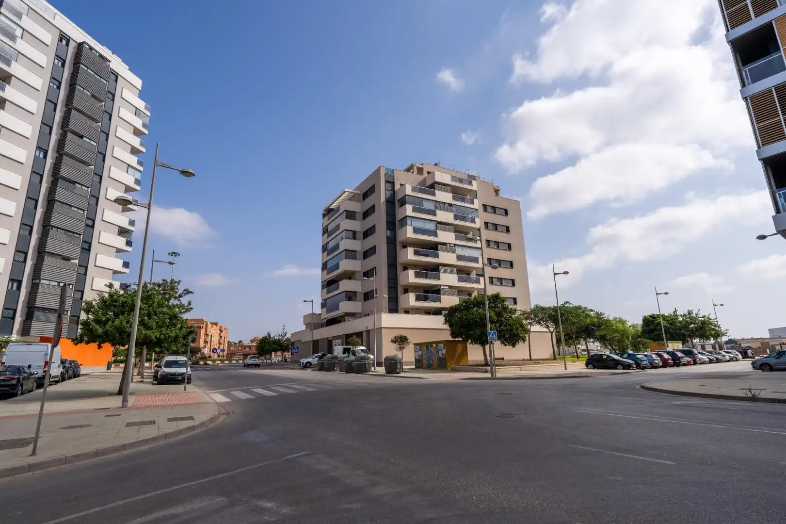 Vista exterior de Pis en venda en Almería amb Aire condicionat, Jardí privat i Terrassa
