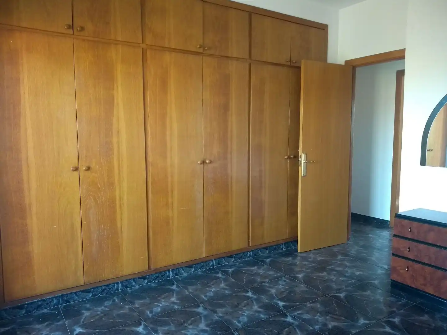 Dormitori de Finca rústica en venda en Bàscara amb Aire condicionat, Calefacció i Jardí privat