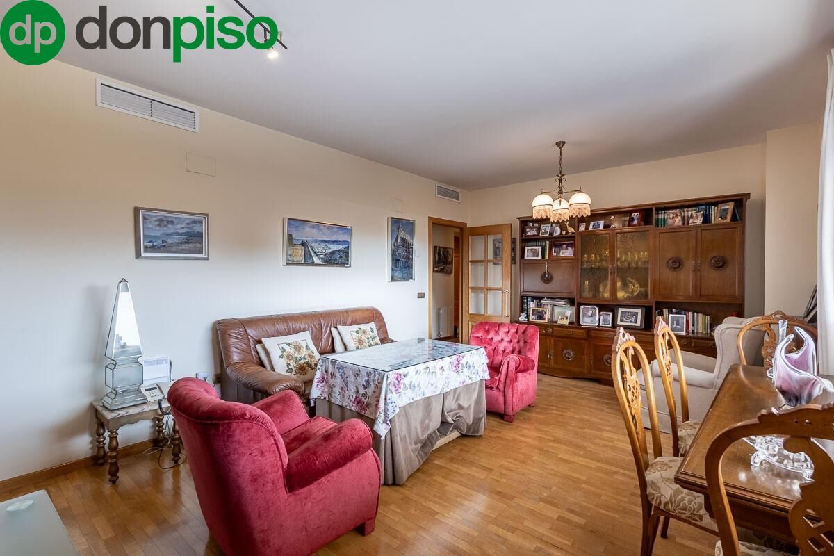 Living room of Flat for sale in  Granada Capital