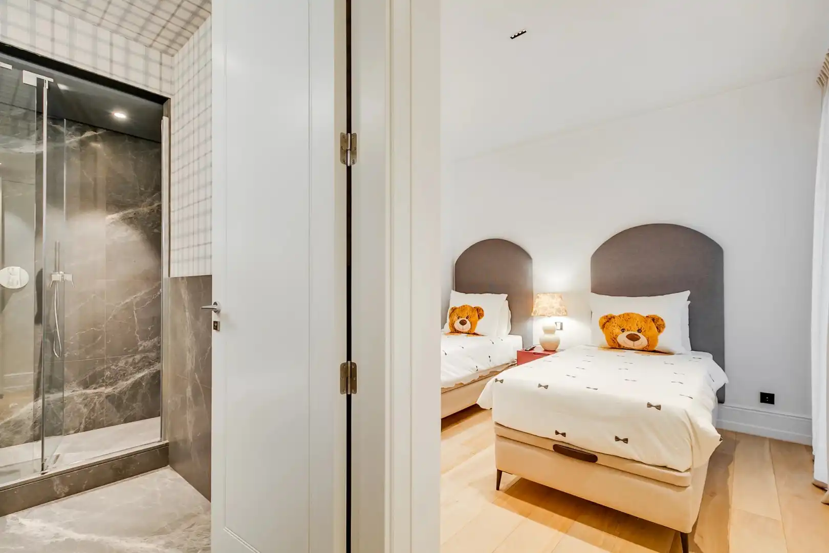Bedroom of Flat for rent in Madrid  with Air Conditioner, Heating and Storage room