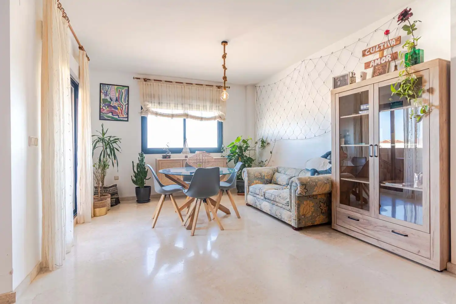 Sala de estar de Piso en venta en Motril con Terraza, Balcón y Piscina comunitaria