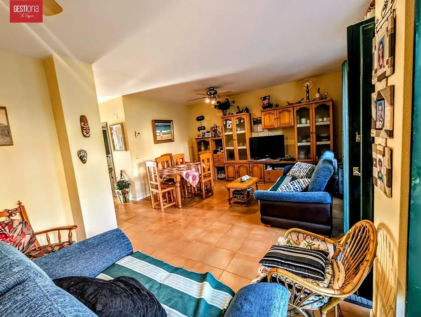 Sala d'estar de Casa adosada en venda en Noja amb Calefacció, Jardí privat i Terrassa